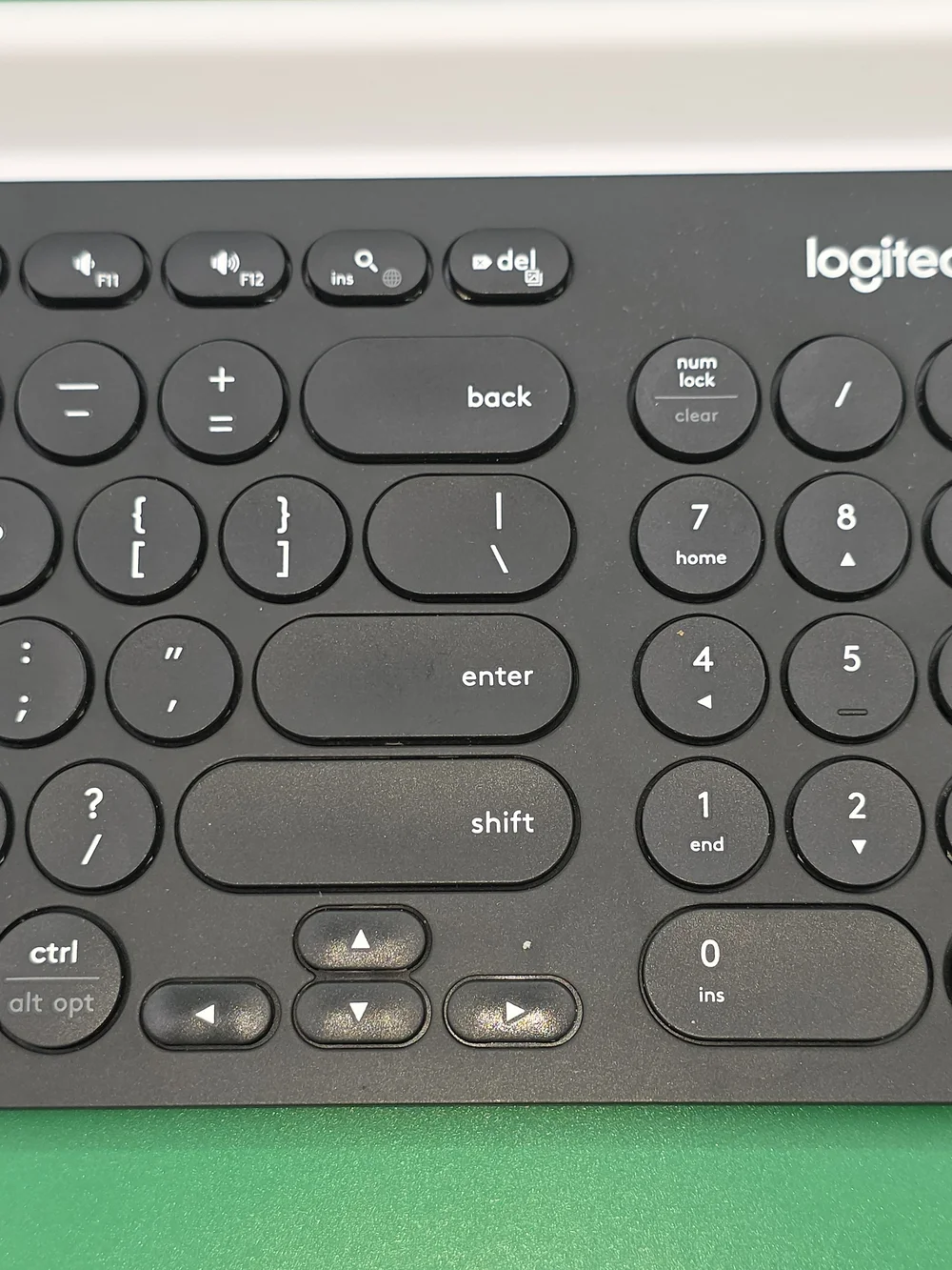 Logitech K780 Keyboard & M720 Triathlon Mouse